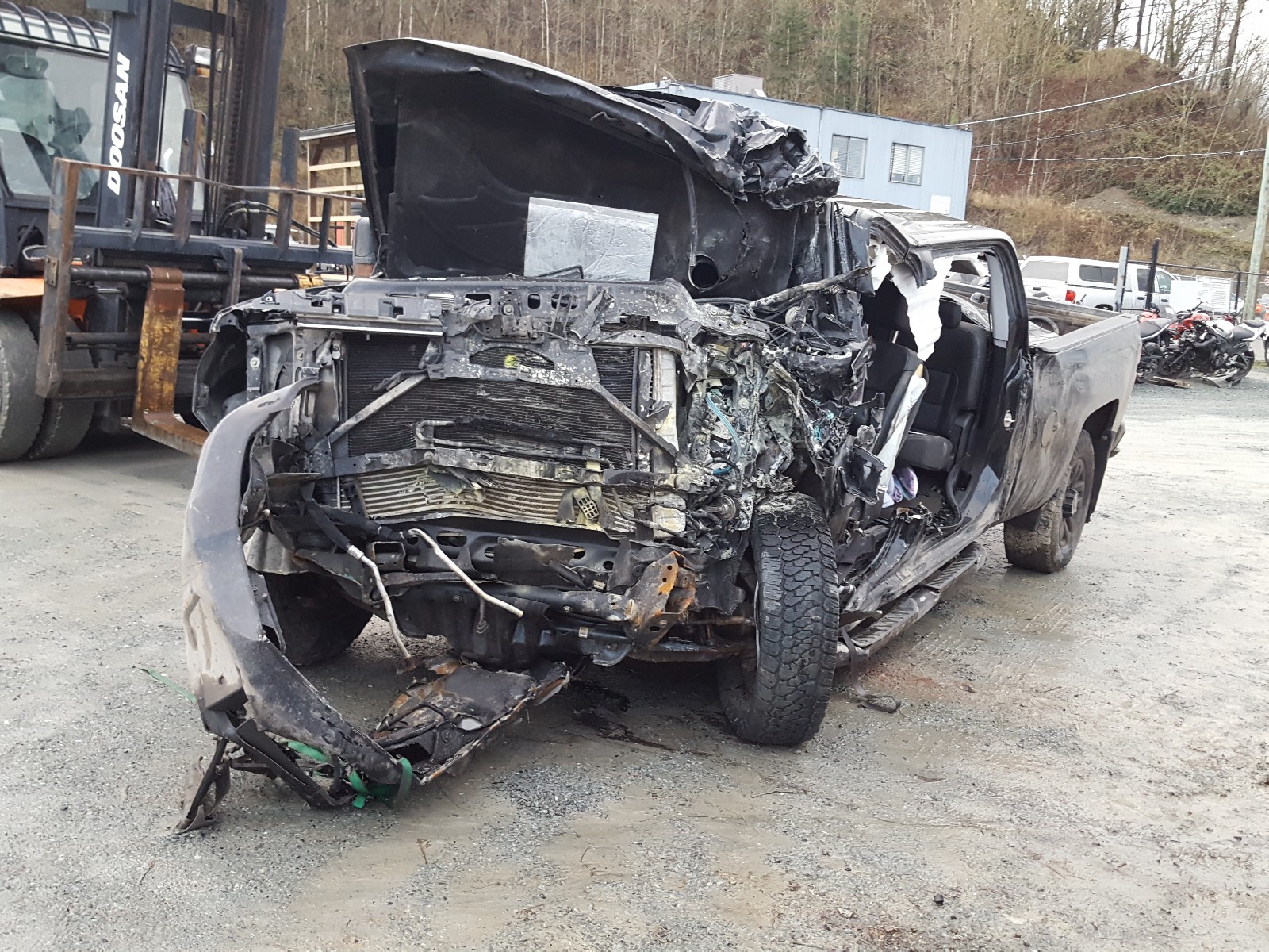 Photo 2 from auction – 2017 CHEVROLET SILVERADO with VIN 1GC1KWEY4HF224994