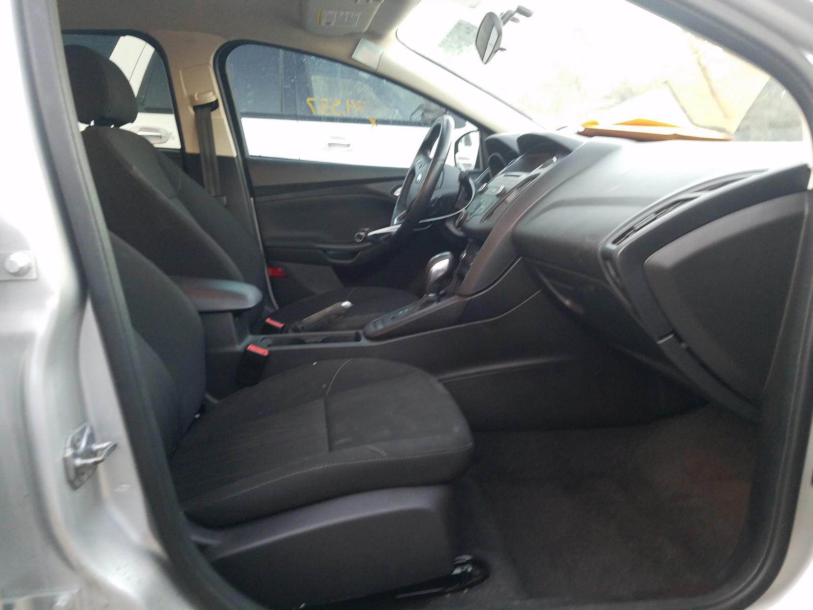 Photo 5 from auction – 2016 FORD FOCUS SE with VIN 1FADP3F22GL237899