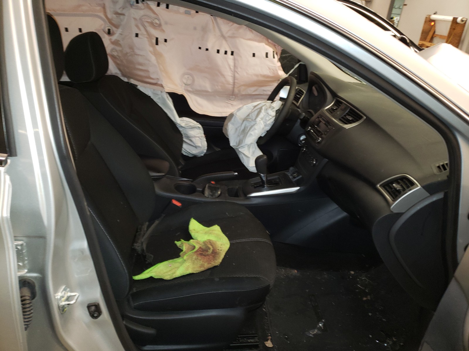 Photo 5 from auction – 2016 NISSAN SENTRA S with VIN 3N1AB7AP7GY334340