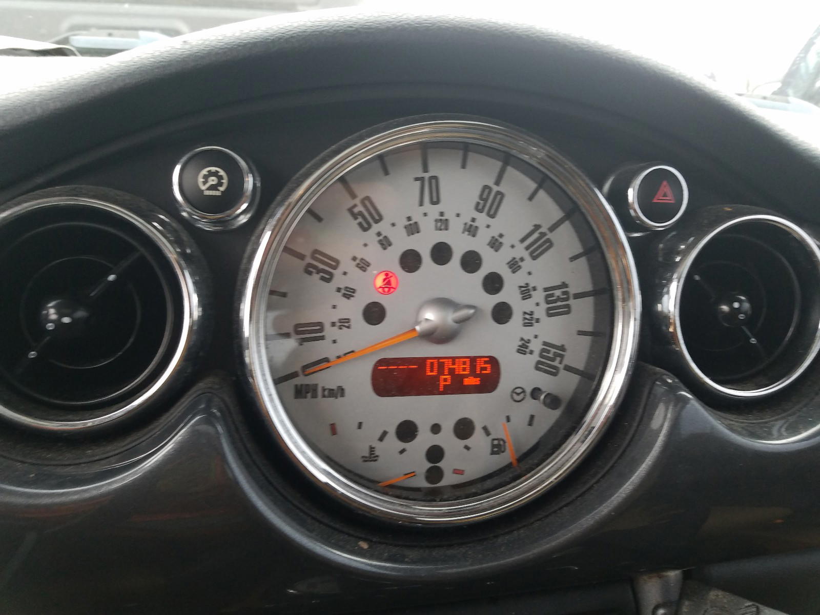 Photo 8 from auction – 2005 MINI COOPER with VIN WMWRC33485TJ66350