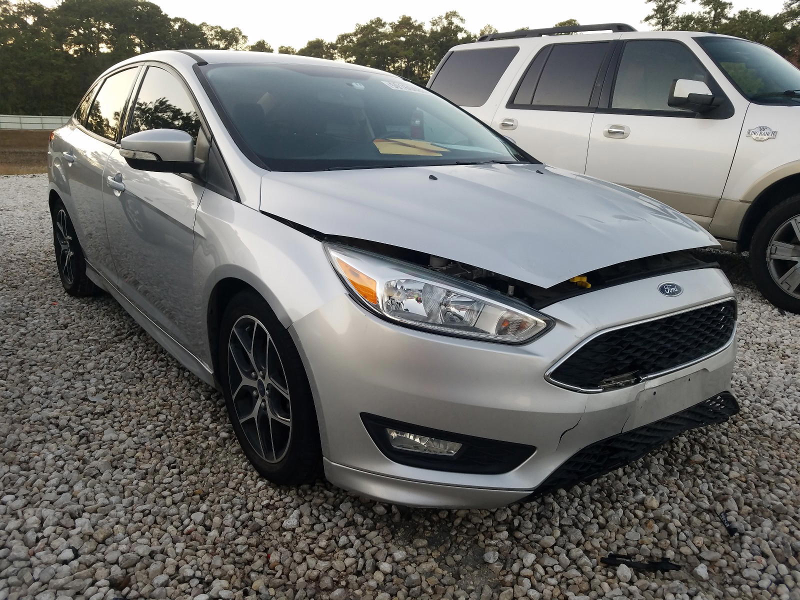 FORD FOCUS SE 2016 with VIN 1FADP3F22GL237899 - Photo from auction