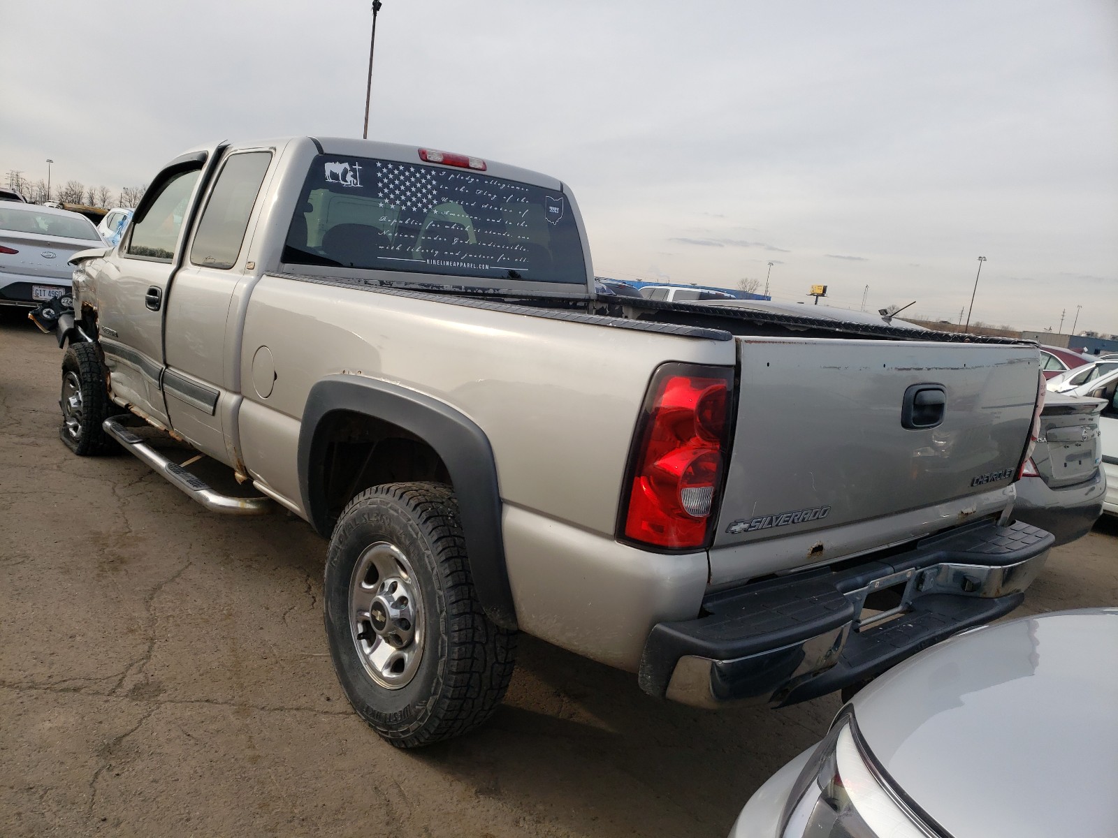 Photo 3 from auction – 2004 CHEVROLET SILVERADO with VIN 1GCHK29UX4E350629