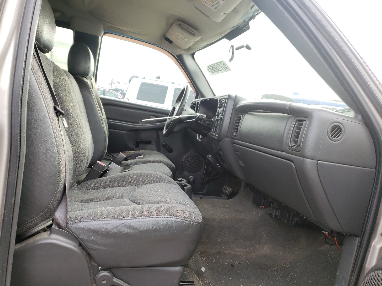 Photo 5 from auction – 2004 CHEVROLET SILVERADO with VIN 1GCHK29UX4E350629