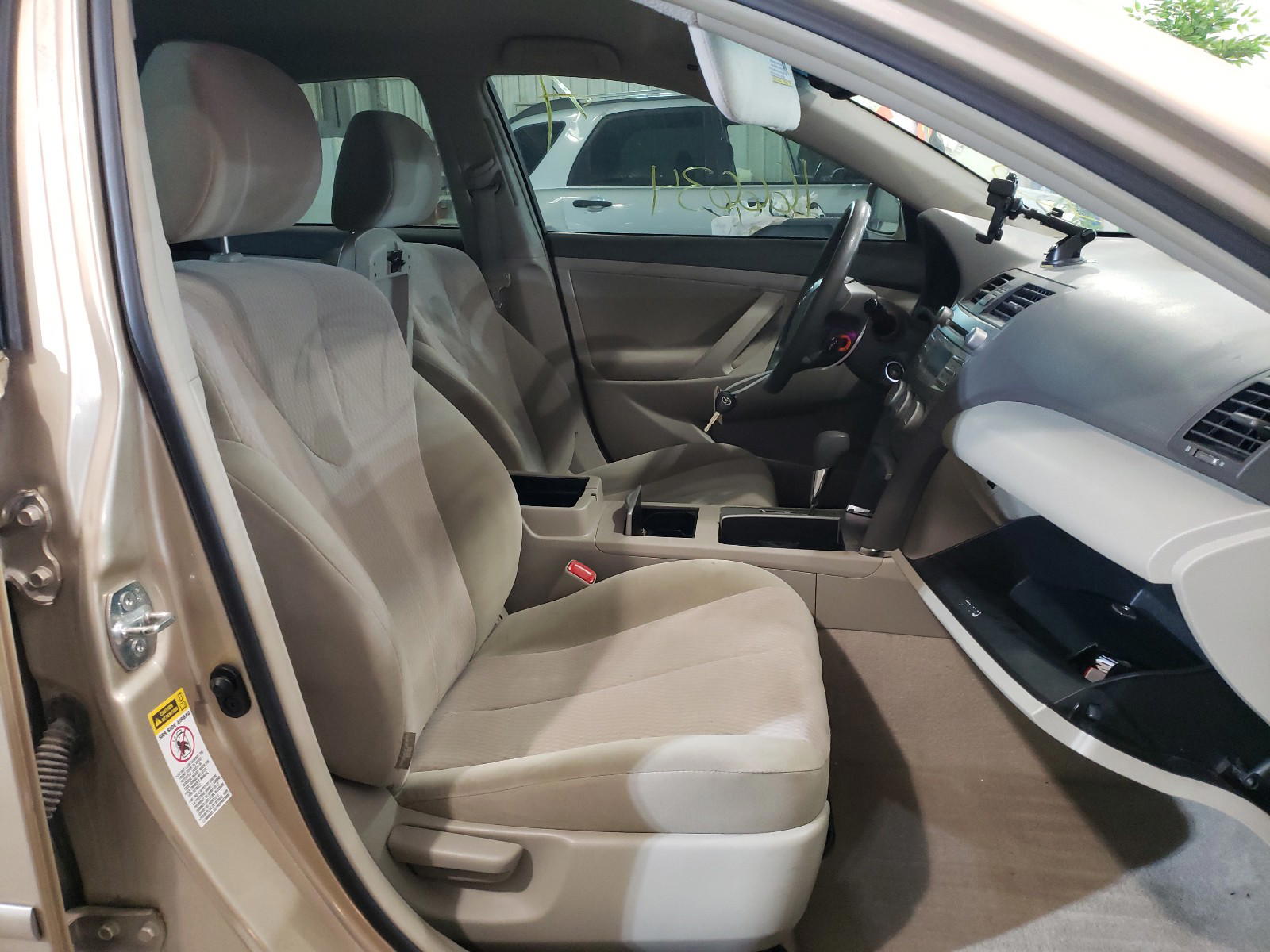 Photo 5 from auction – 2010 TOYOTA CAMRY BASE with VIN 4T1BF3EK4AU077141