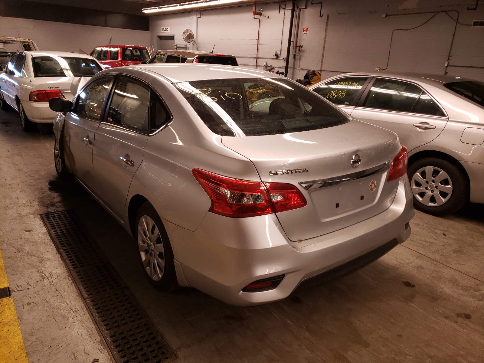 Photo 3 from auction – 2016 NISSAN SENTRA S with VIN 3N1AB7AP7GY334340