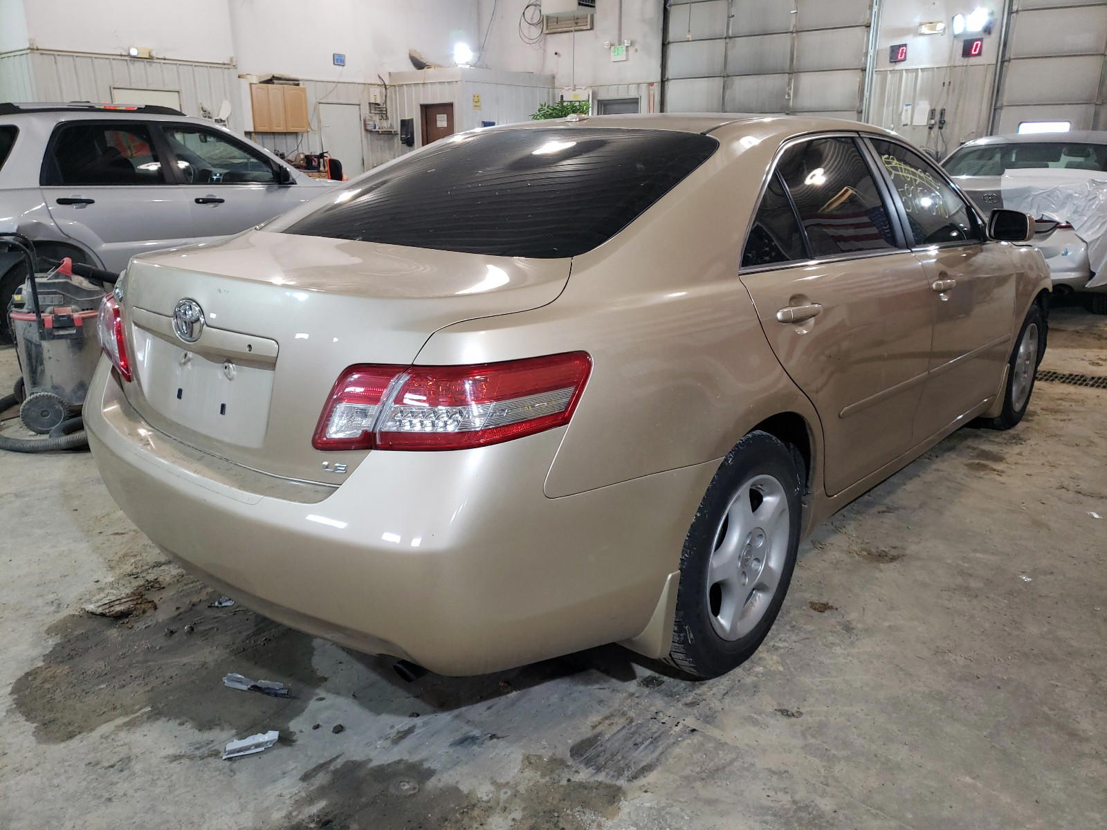Photo 4 from auction – 2010 TOYOTA CAMRY BASE with VIN 4T1BF3EK4AU077141