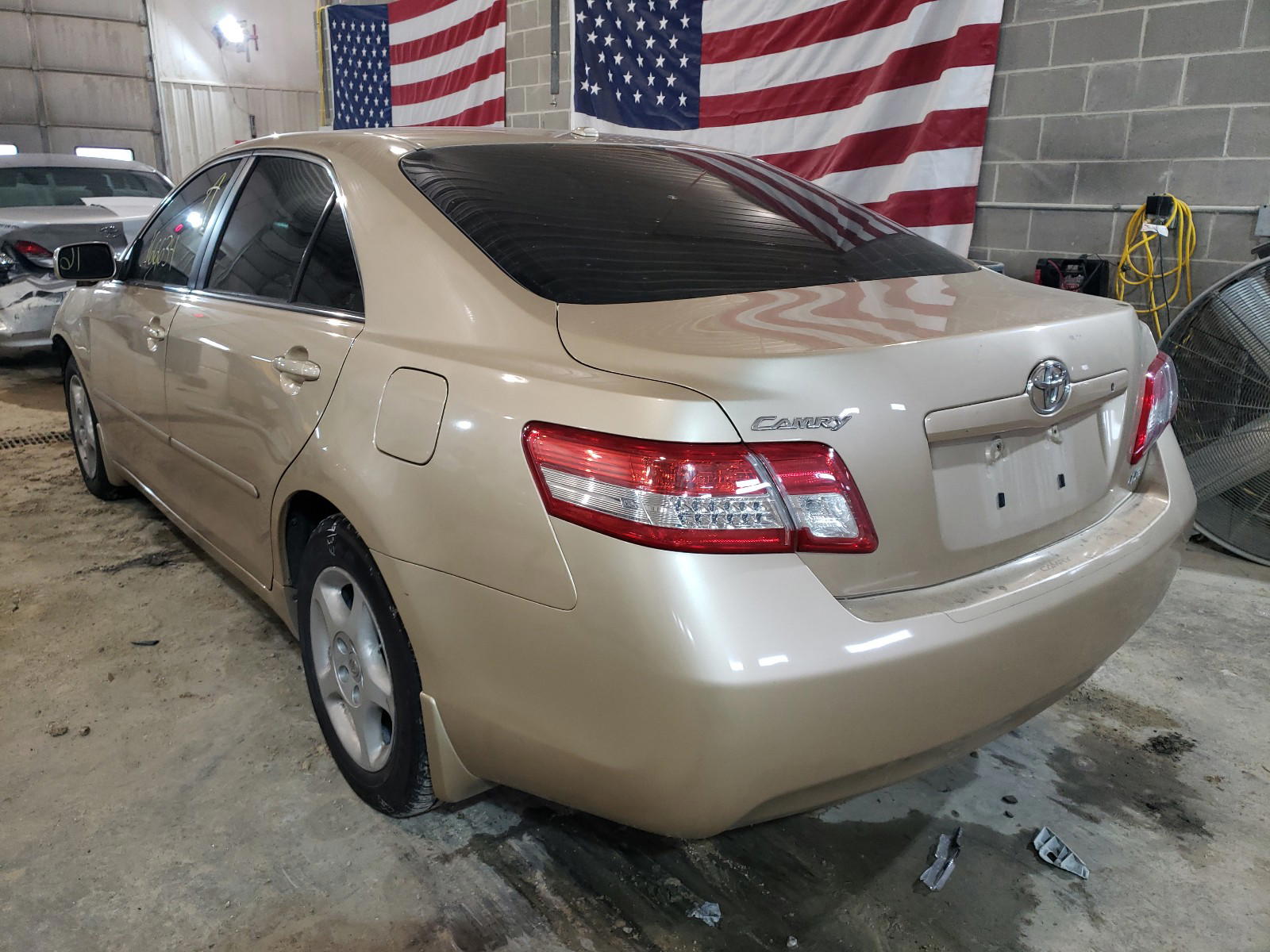 Photo 3 from auction – 2010 TOYOTA CAMRY BASE with VIN 4T1BF3EK4AU077141