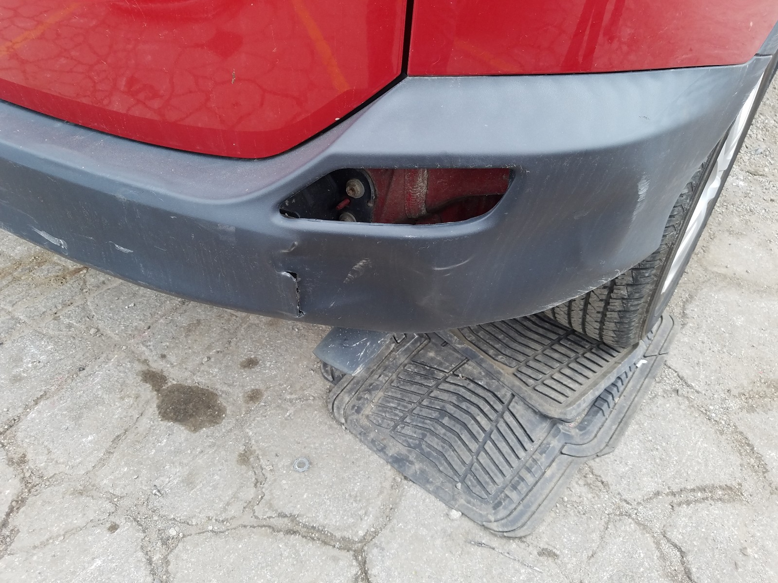 Photo 9 from auction – 2015 TOYOTA RAV4 LE with VIN JTMZFREV6FJ056493