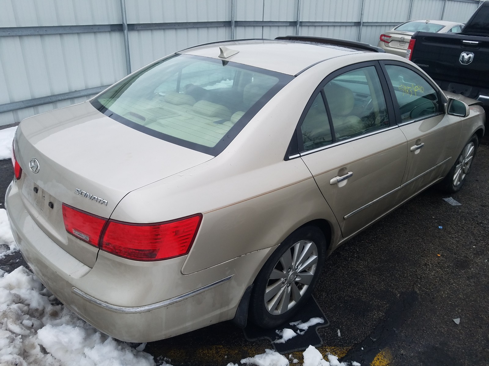 Photo 4 from auction – 2010 HYUNDAI SONATA SE with VIN 5NPEU4ACXAH621583