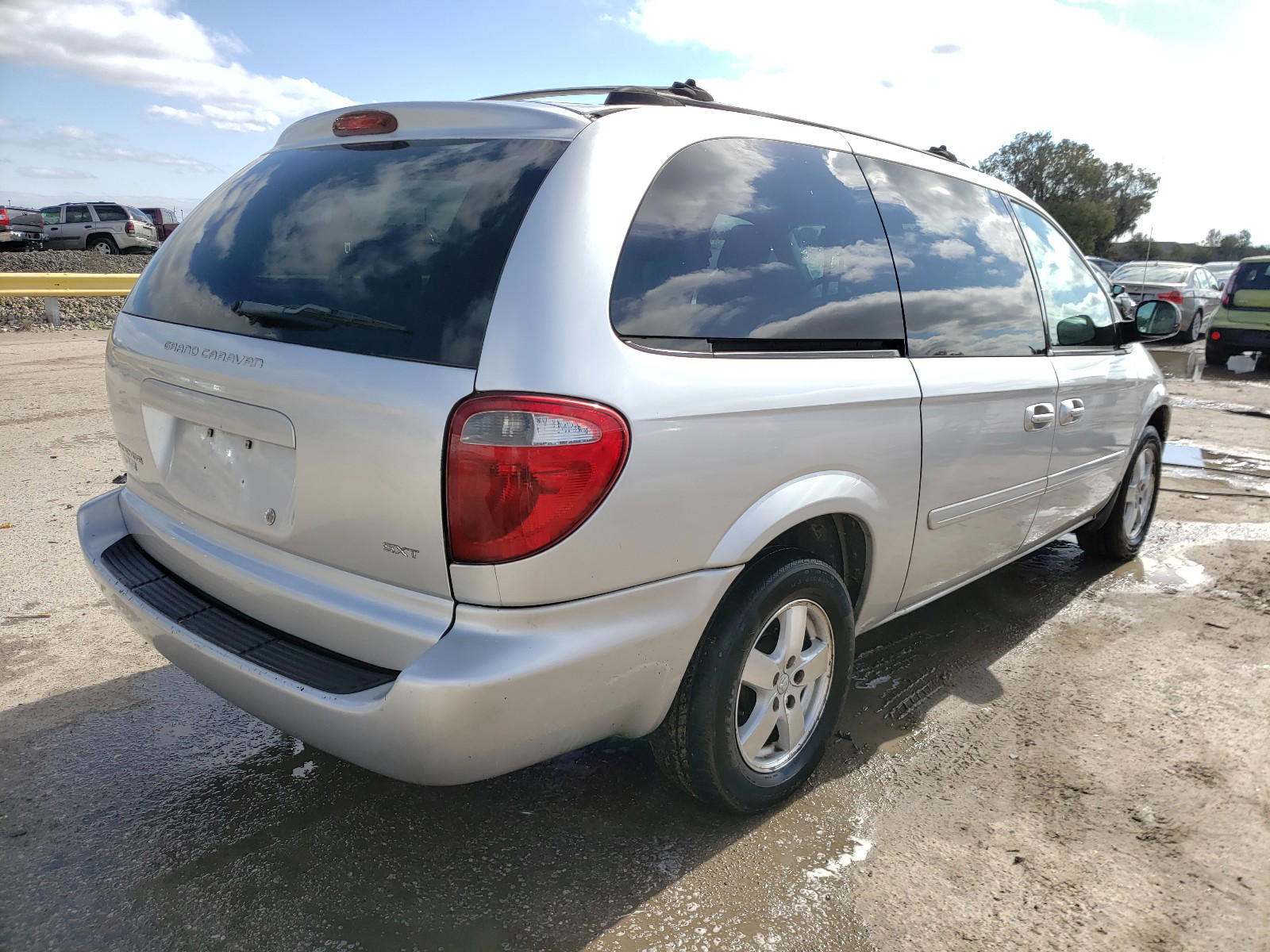 Photo 4 from auction – 2005 DODGE GRAND CARA with VIN 2D4GP44L65R225478