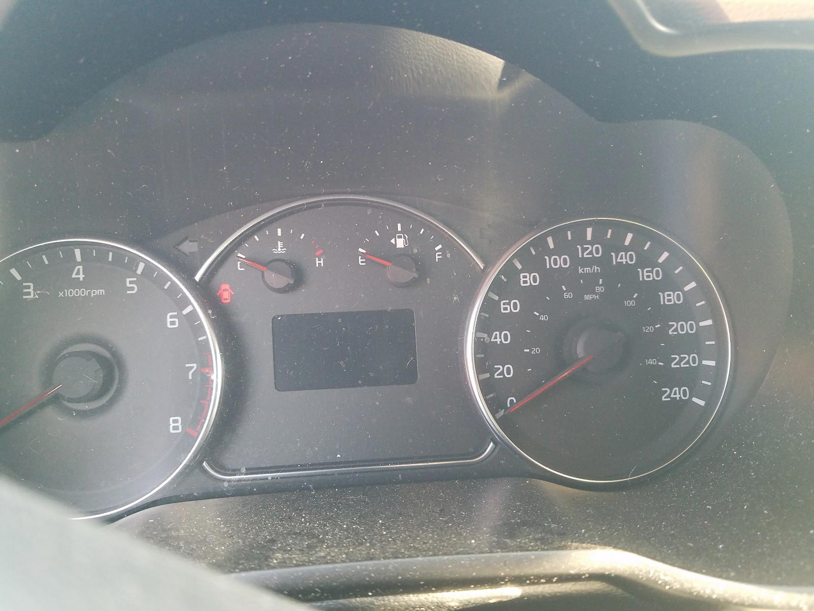 Photo 8 from auction – 2016 KIA RONDO with VIN KNAHU8A35G7126545