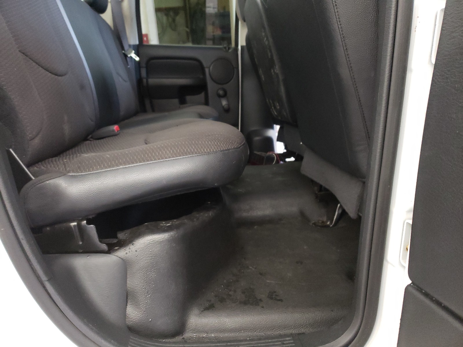 Photo 6 from auction – 2005 DODGE RAM 1500 S with VIN 1D7HU18N85S191147
