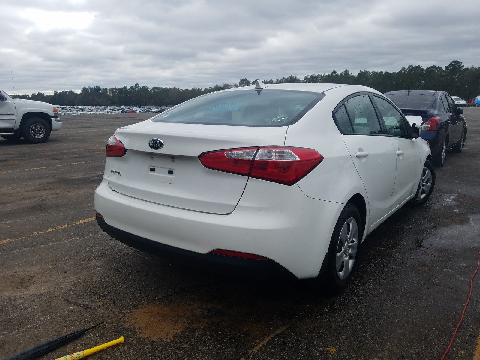 Photo 4 from auction – 2016 KIA FORTE LX with VIN KNAFK4A6XG5461375
