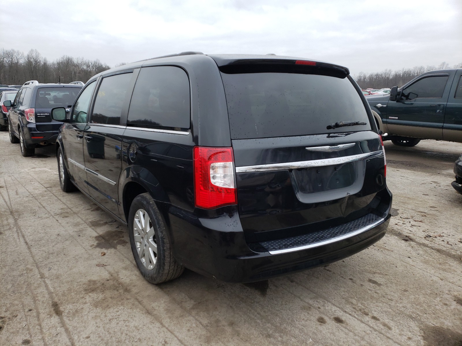 Photo 3 from auction – 2014 CHRYSLER TOWN & COU with VIN 2C4RC1BG7ER208632