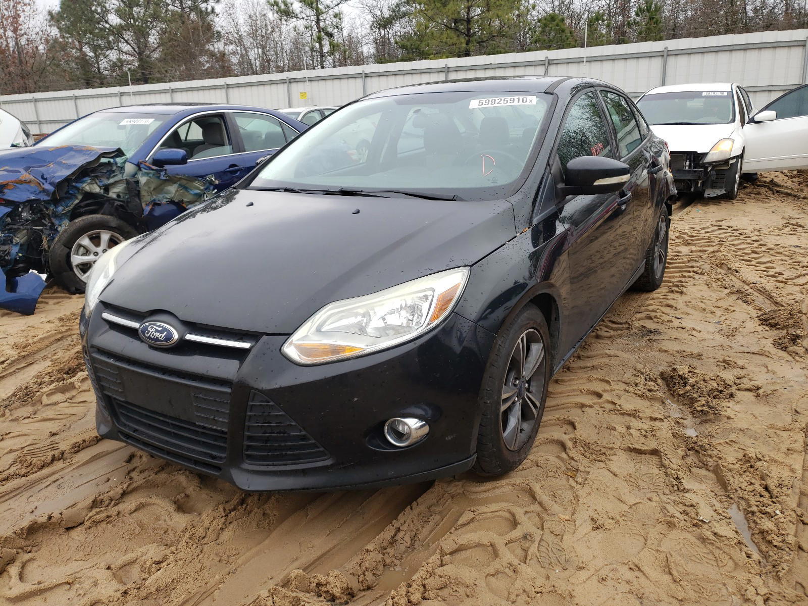 Photo 2 from auction – 2014 FORD FOCUS SE with VIN 1FADP3F20EL387071