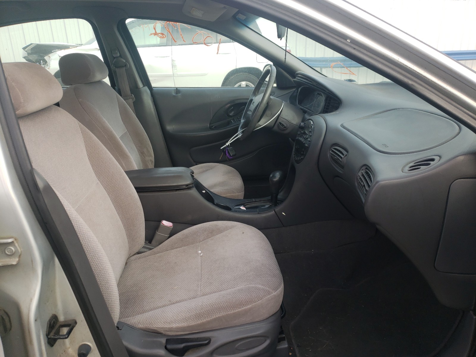 Photo 5 from auction – 1999 FORD TAURUS SE with VIN 1FAFP53S1XG327756