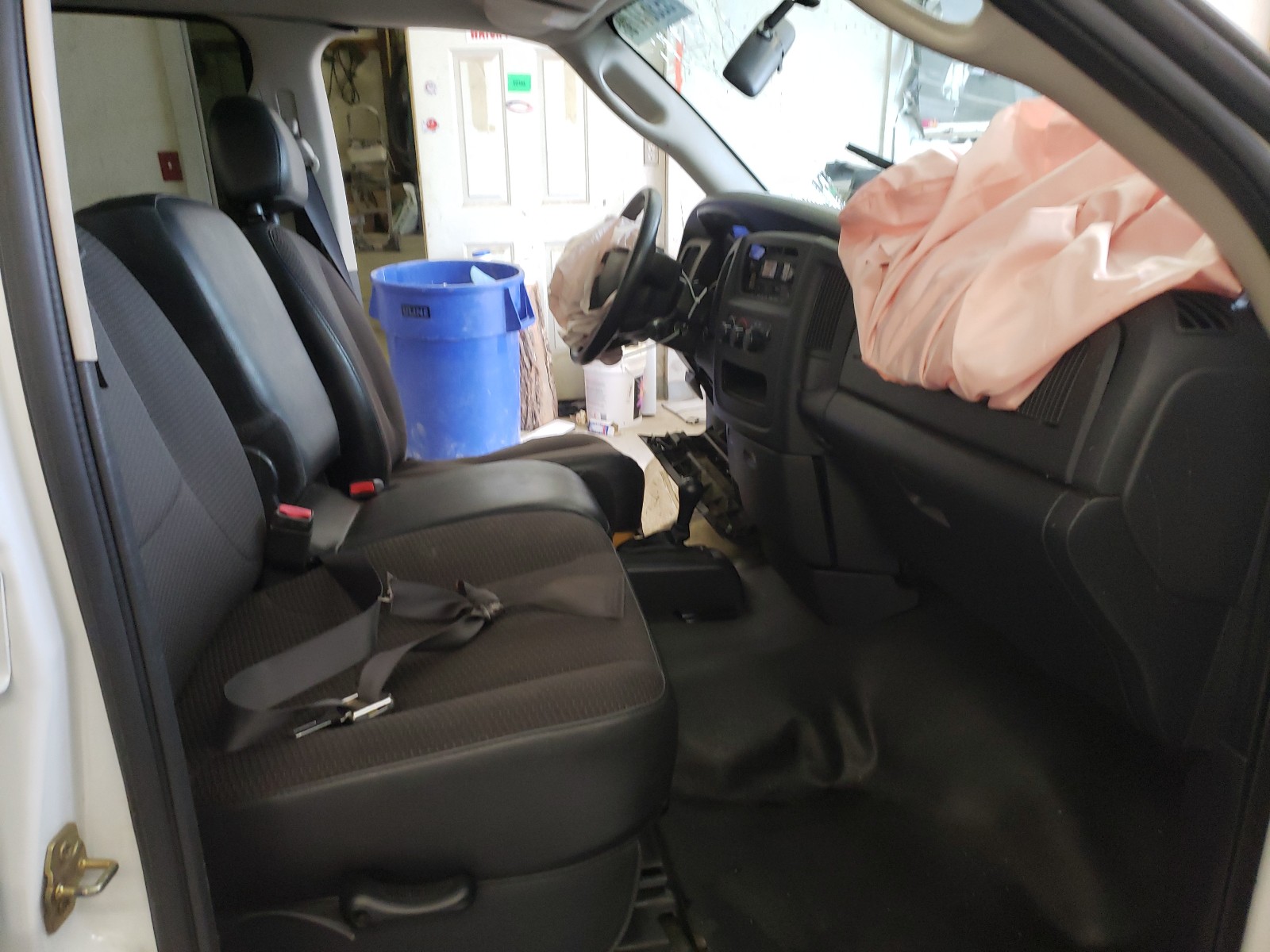 Photo 5 from auction – 2005 DODGE RAM 1500 S with VIN 1D7HU18N85S191147