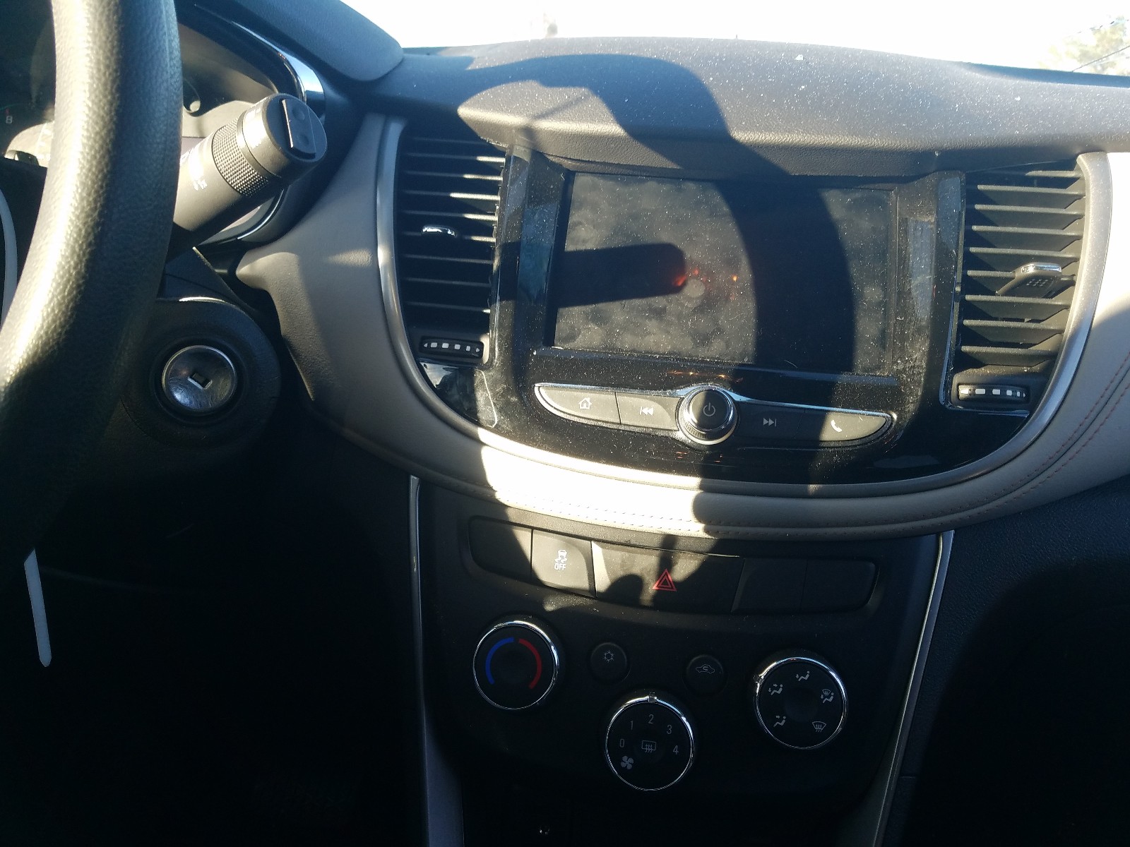 Photo 9 from auction – 2020 CHEVROLET TRAX LS with VIN 3GNCJKSBXLL233399