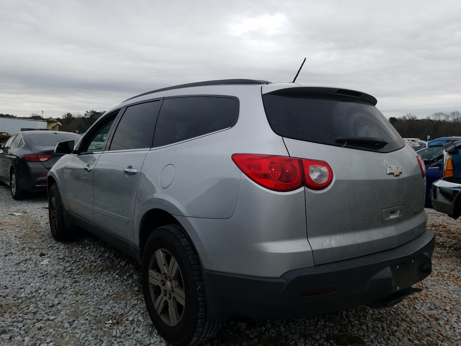 Photo 3 from auction – 2010 CHEVROLET TRAVERSE L with VIN 1GNLRFED4AJ250748