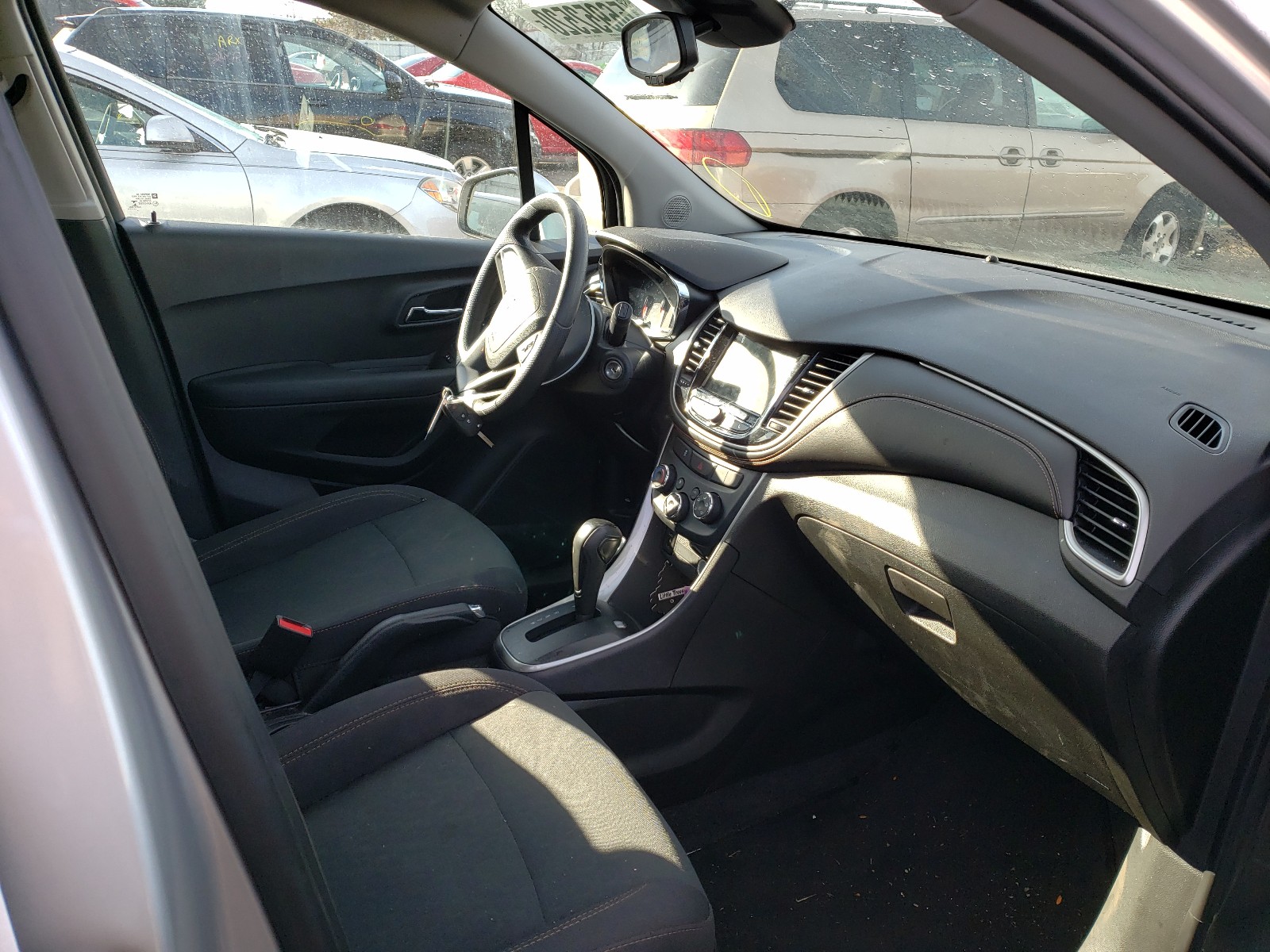 Photo 5 from auction – 2019 CHEVROLET TRAX LS with VIN 3GNCJKSB4KL164286