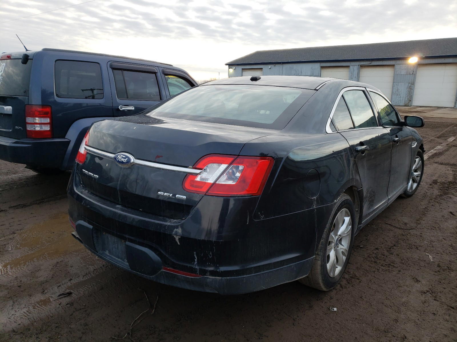 Photo 4 from auction – 2011 FORD TAURUS SEL with VIN 1FAHP2HW7BG156524