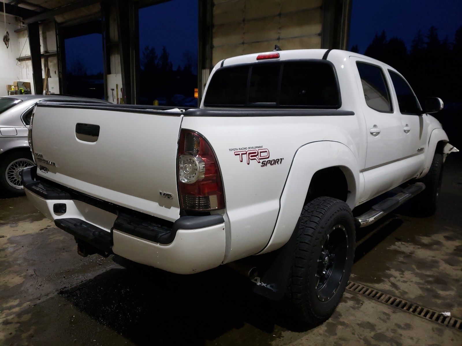 Photo 4 from auction – 2012 TOYOTA TACOMA DOU with VIN 3TMLU4EN8CM092232