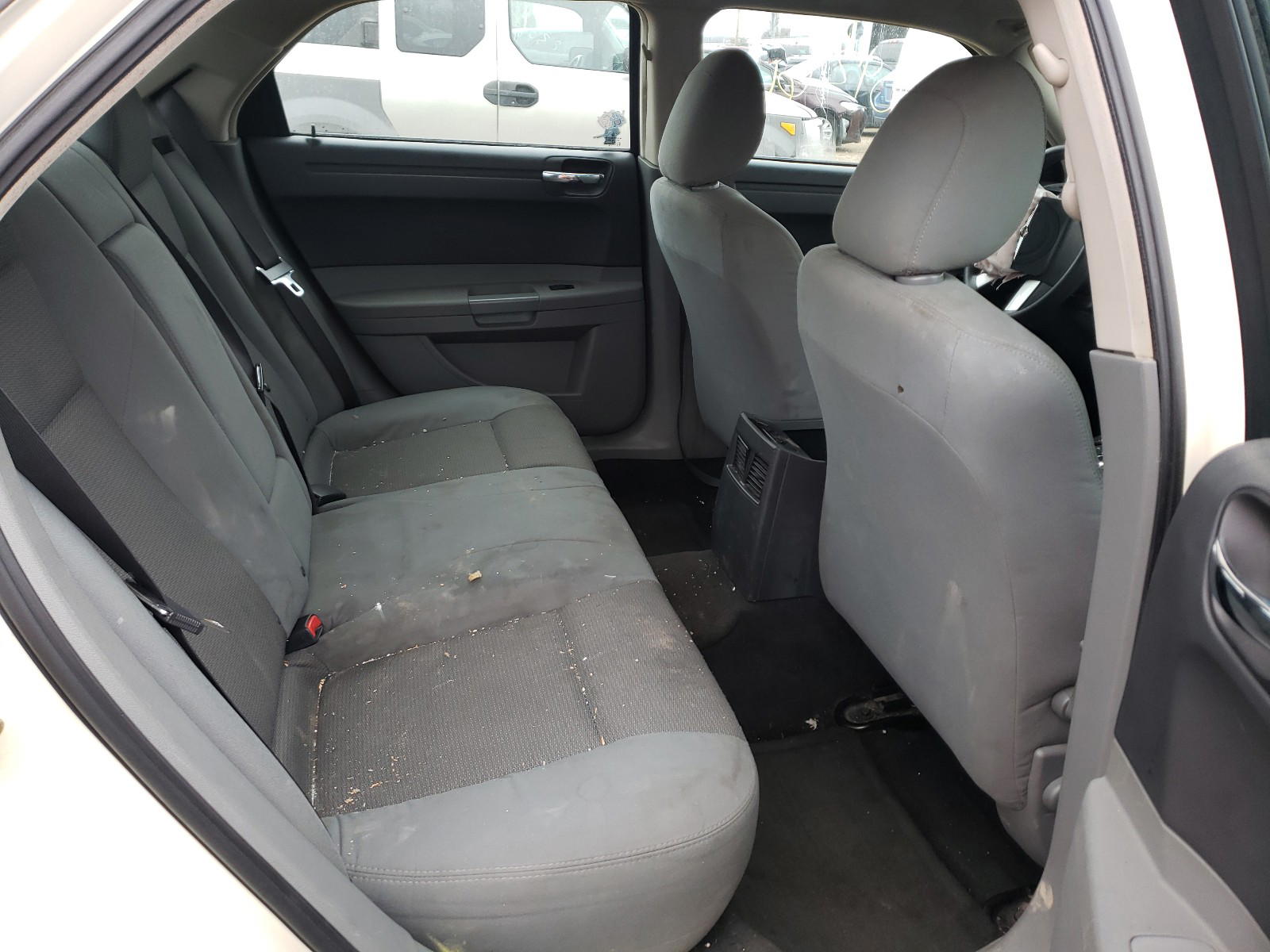 Photo 6 from auction – 2005 CHRYSLER 300 with VIN 2C3JA43R65H540902