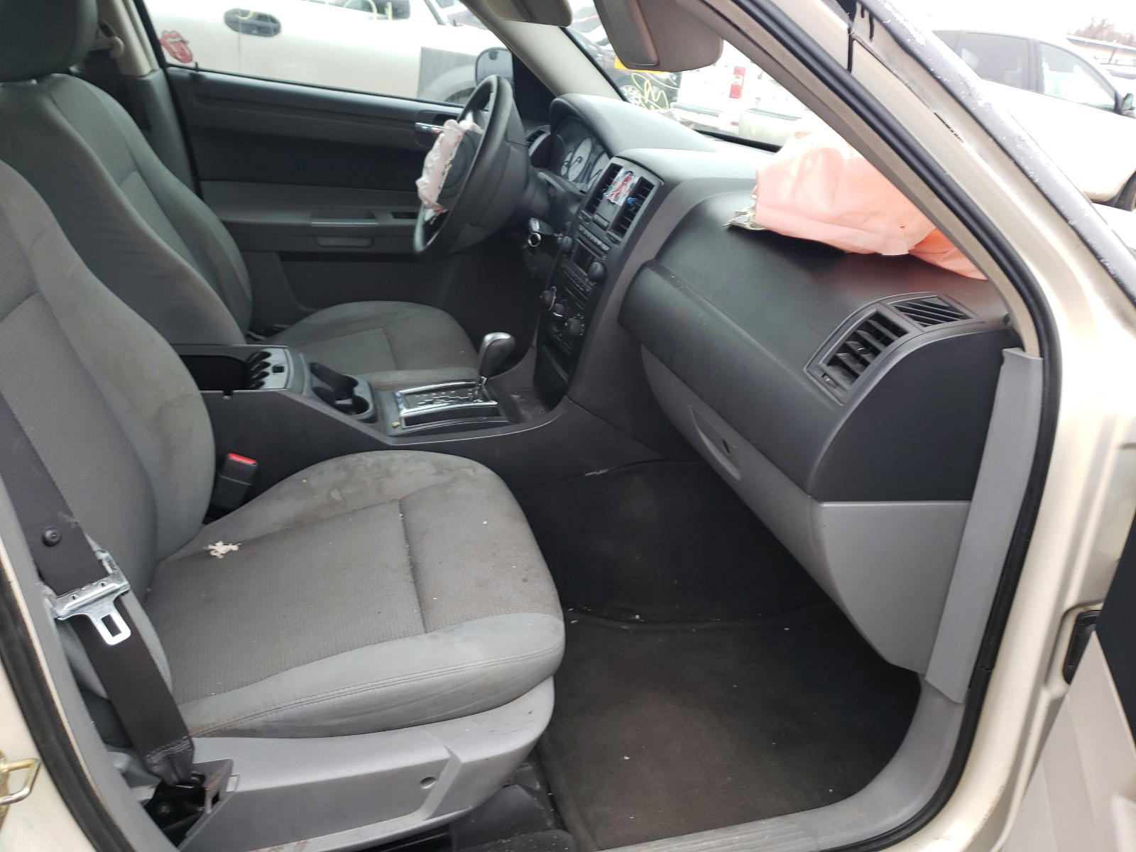 Photo 5 from auction – 2005 CHRYSLER 300 with VIN 2C3JA43R65H540902