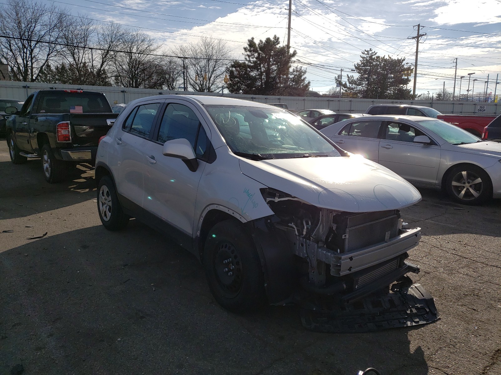 CHEVROLET TRAX LS 2019 with VIN 3GNCJKSB4KL164286 - Photo from auction