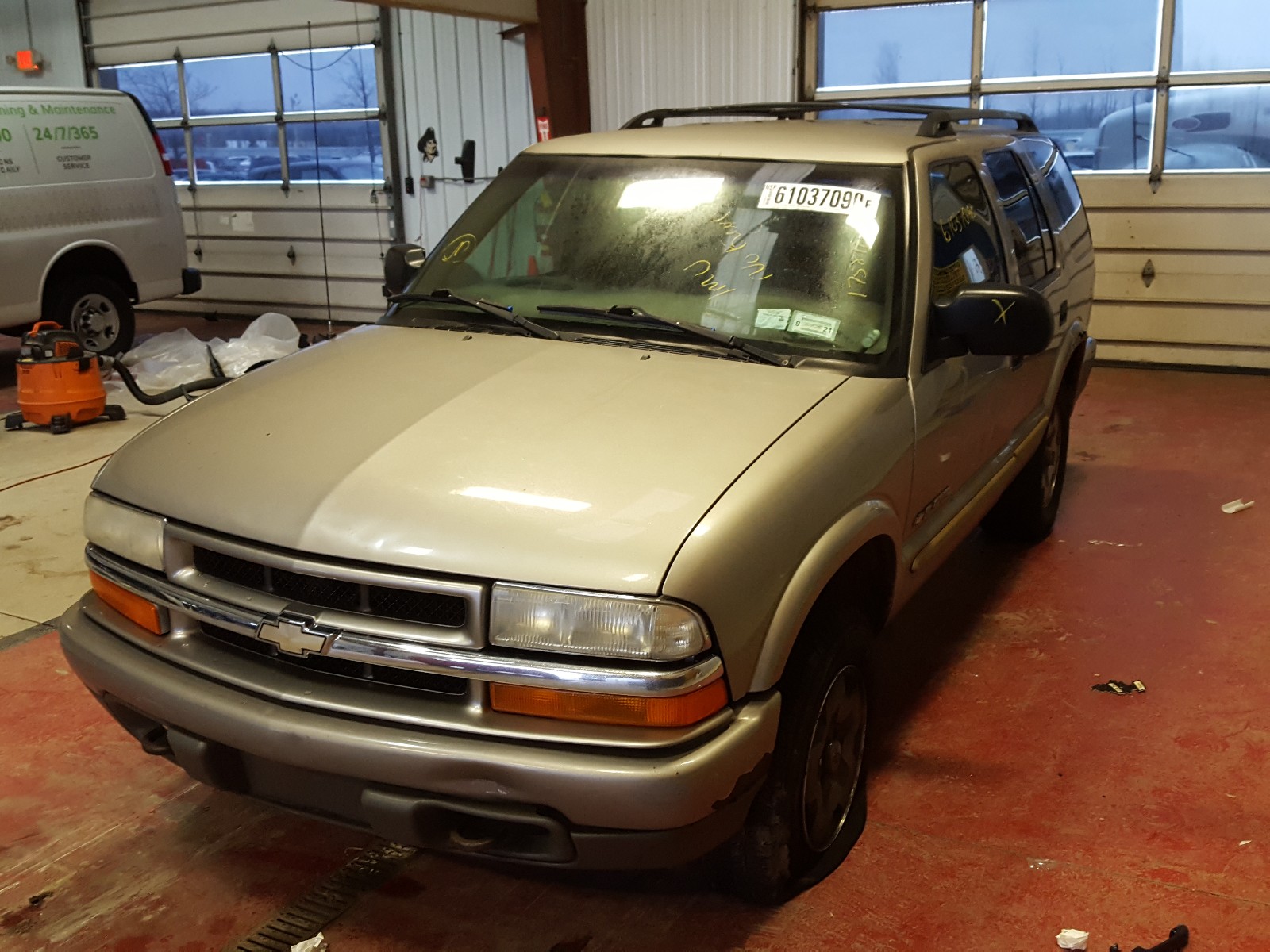 Photo 2 from auction – 2003 CHEVROLET BLAZER with VIN 1GNDT13X93K175810