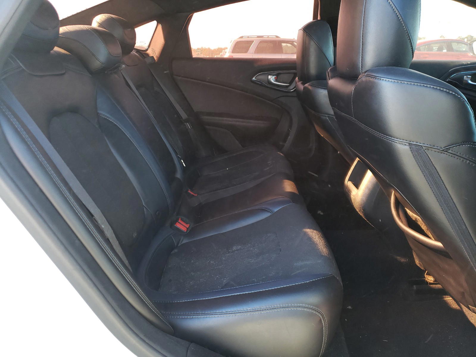 Photo 6 from auction – 2015 CHRYSLER 200 S with VIN 1C3CCCBG5FN543022