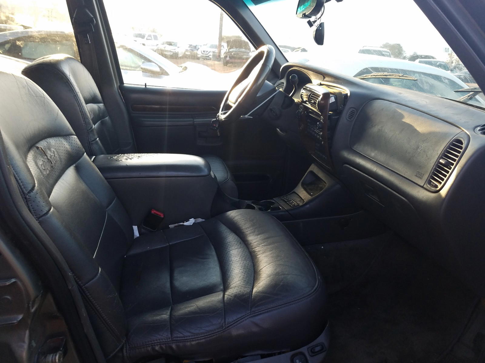 Photo 5 from auction – 2000 FORD EXPLORER L with VIN 1FMZU75E0YZB14477