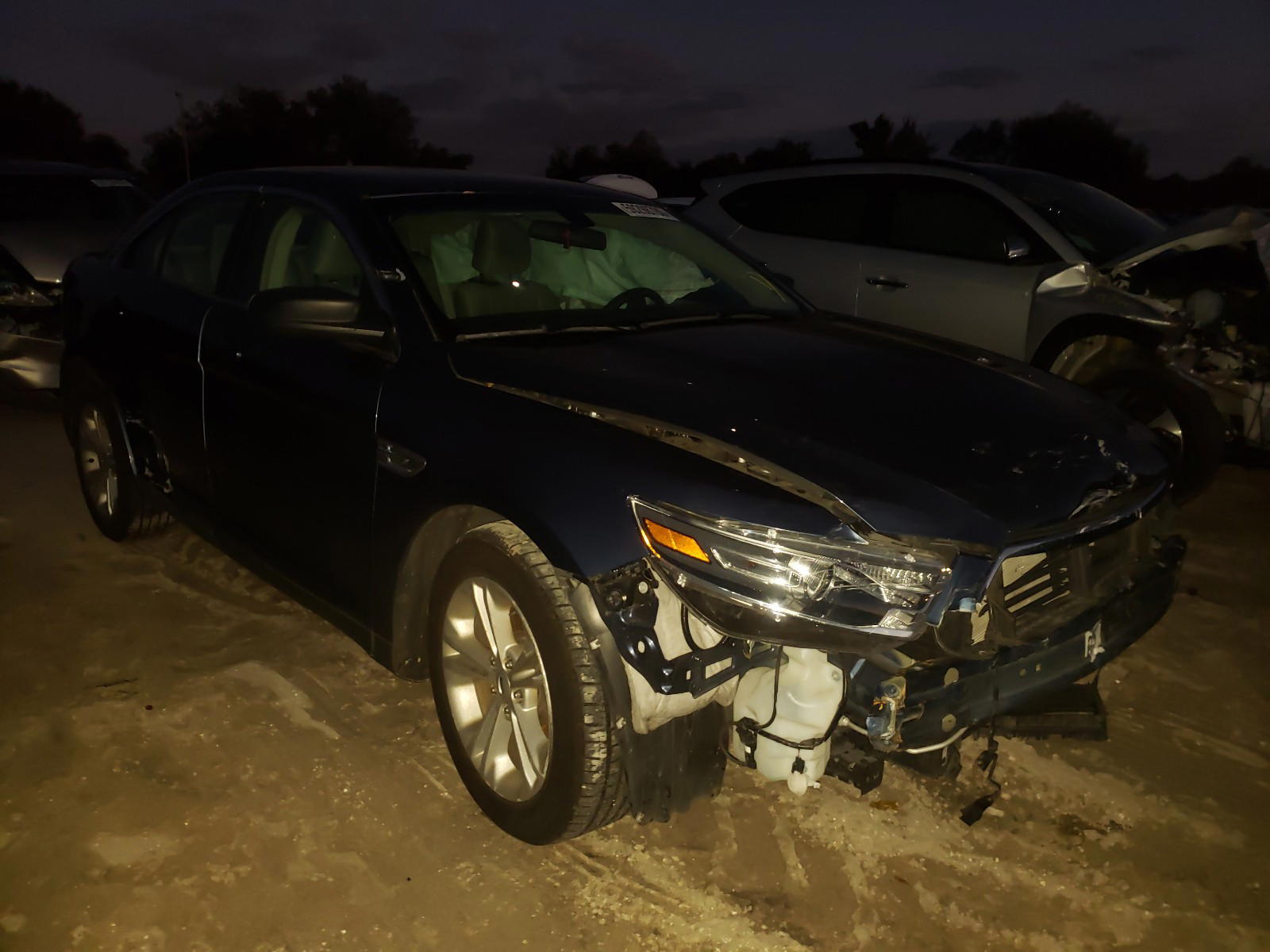 FORD TAURUS SE 2018 with VIN 1FAHP2D81JG134329 - Photo from auction