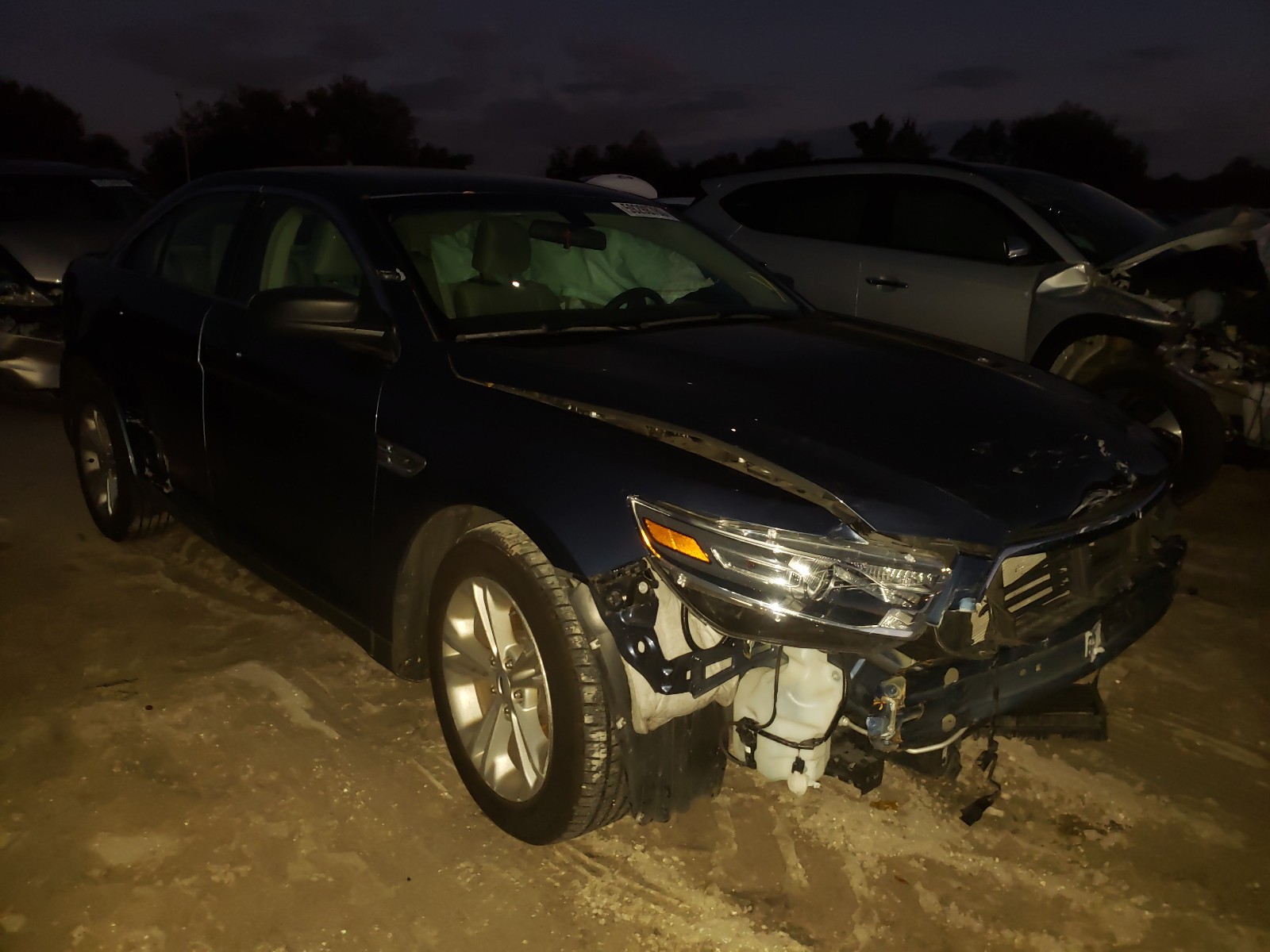 FORD TAURUS SE 2018 مع رقم تعريف المركبة 1FAHP2D81JG134329 - صورة من المزاد