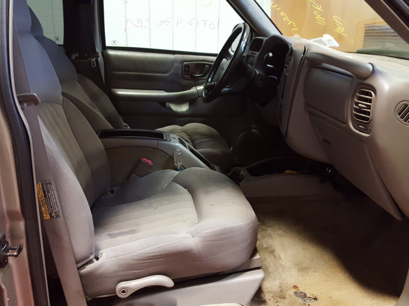 Photo 5 from auction – 2003 CHEVROLET BLAZER with VIN 1GNDT13X93K175810