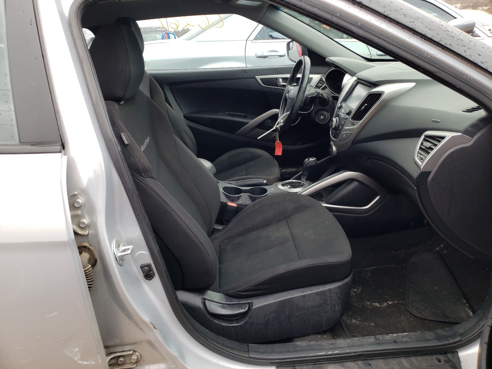 Photo 5 from auction – 2017 HYUNDAI VELOSTER with VIN KMHTC6AD4HU312797
