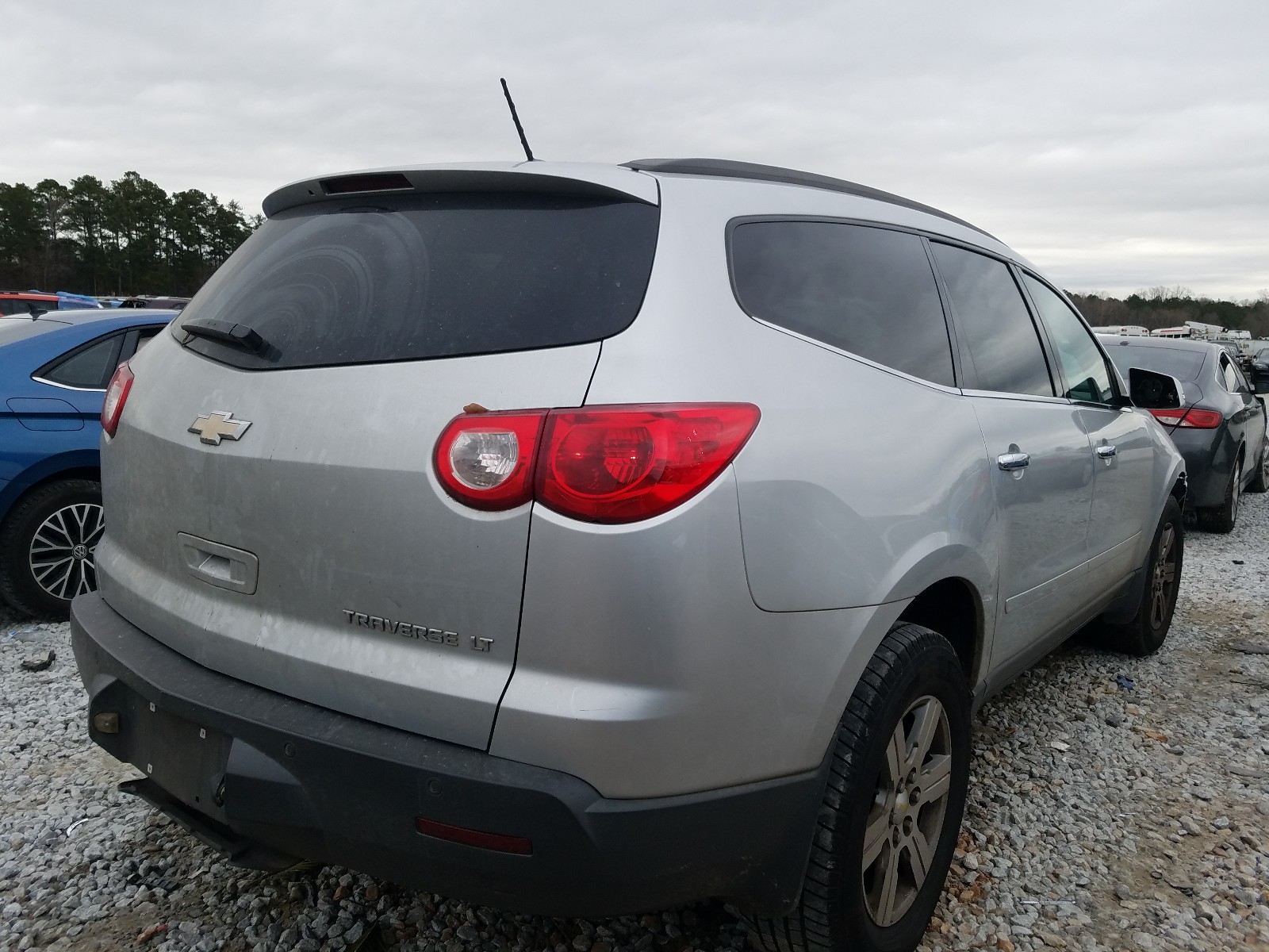 Photo 4 from auction – 2010 CHEVROLET TRAVERSE L with VIN 1GNLRFED4AJ250748