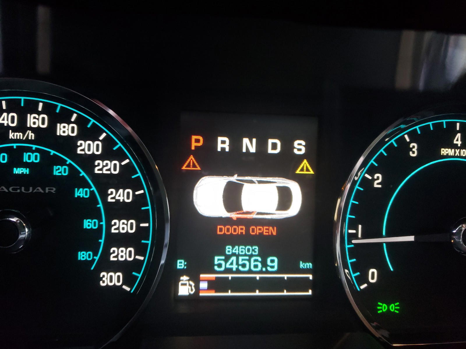 Photo 8 from auction – 2015 JAGUAR XF with VIN SAJXA0ESXFPU54568