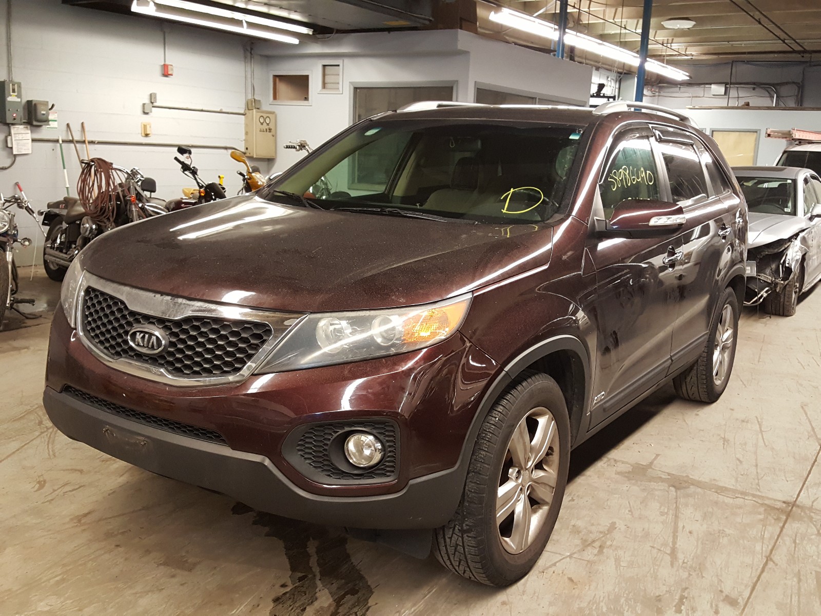 Photo 2 from auction – 2012 KIA SORENTO EX with VIN 5XYKUCA63CG242622
