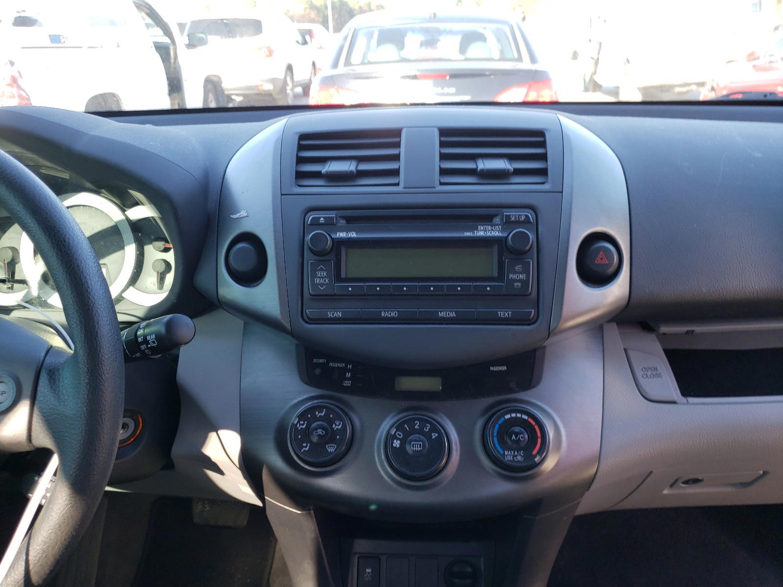 Photo 9 from auction – 2012 TOYOTA RAV4 with VIN 2T3ZF4DV7CW113883