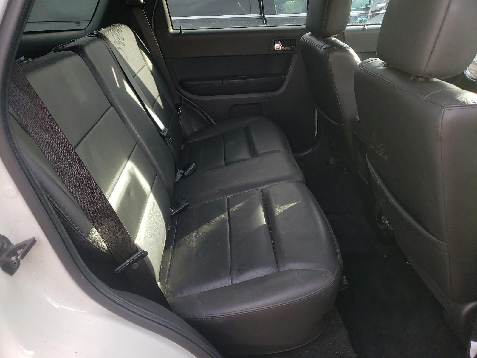 Photo 6 from auction – 2010 FORD ESCAPE LIM with VIN 1FMCU0EG0AKD18841