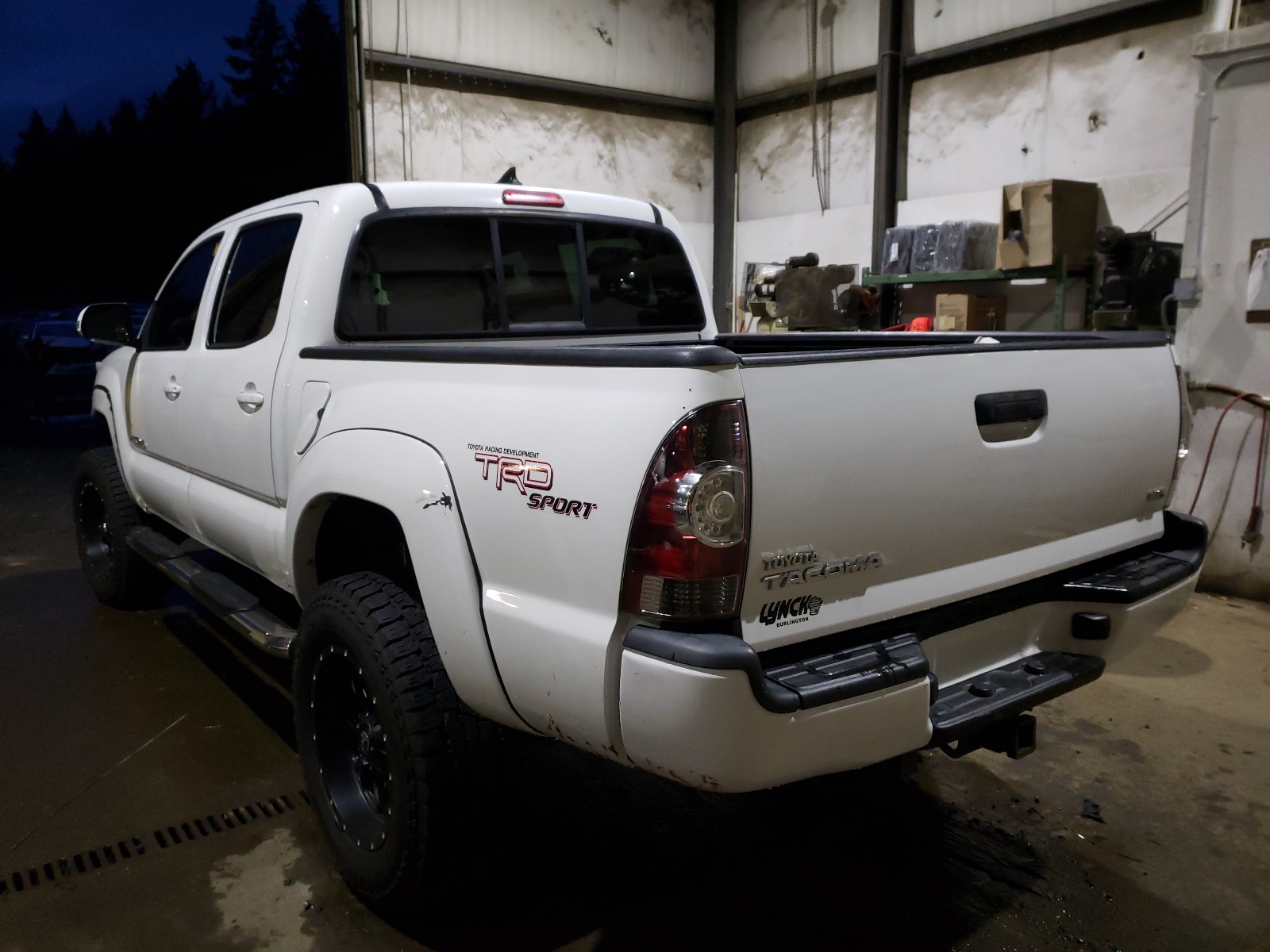 Photo 3 from auction – 2012 TOYOTA TACOMA DOU with VIN 3TMLU4EN8CM092232