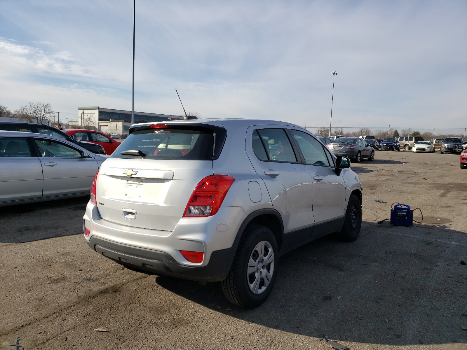 Photo 4 from auction – 2019 CHEVROLET TRAX LS with VIN 3GNCJKSB4KL164286