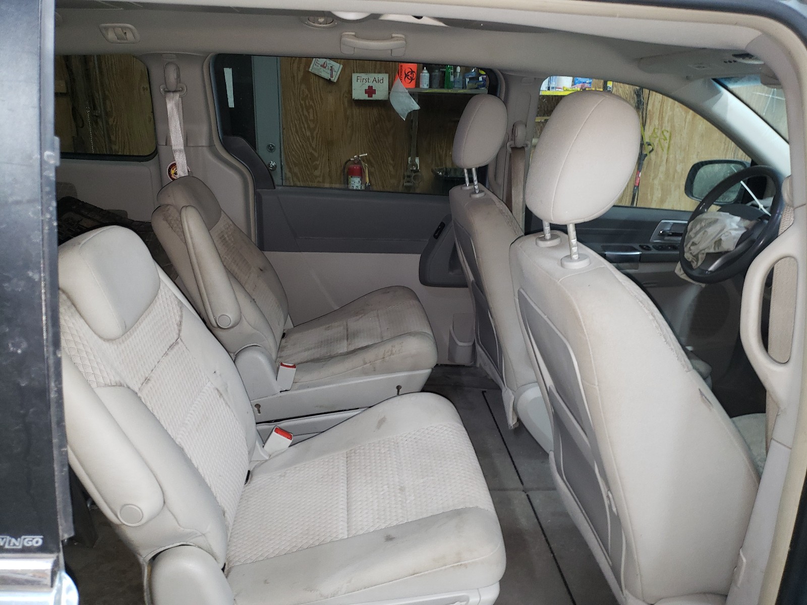 Photo 6 from auction – 2008 CHRYSLER TOWN & COU with VIN 2A8HR54P38R767249