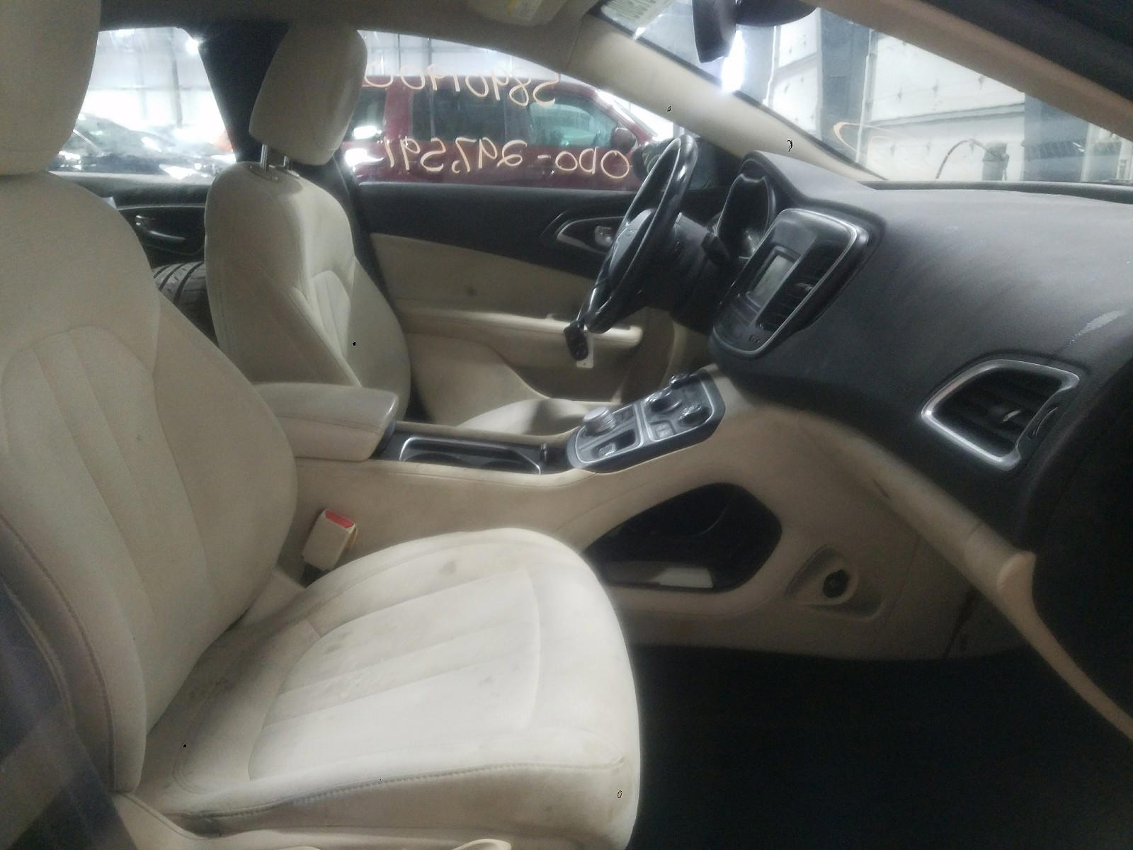 Photo 5 from auction – 2015 CHRYSLER 200 LIMITE with VIN 1C3CCCAB4FN504542
