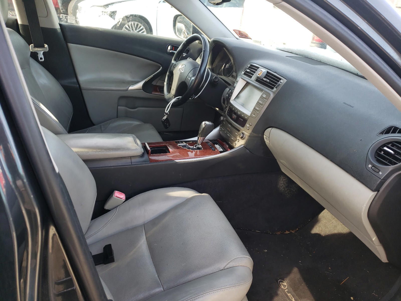Photo 5 from auction – 2007 LEXUS IS 250 with VIN JTHCK262975011313