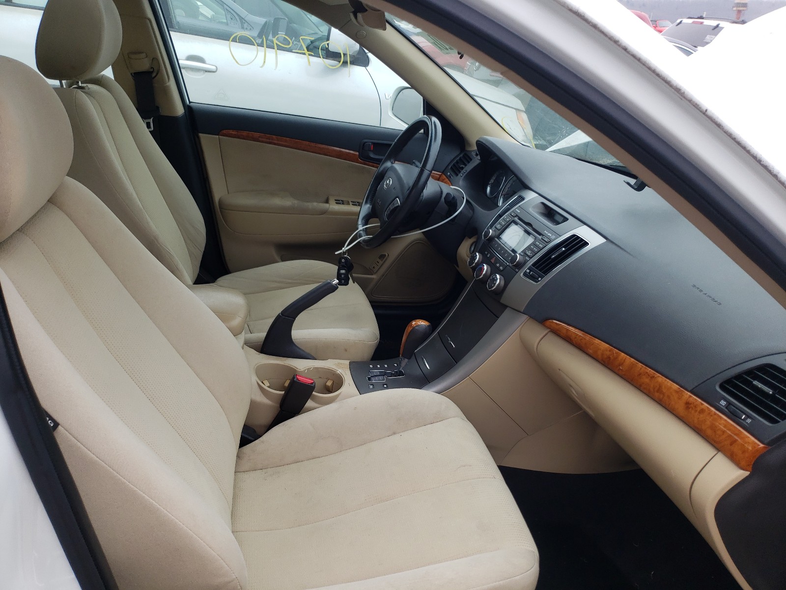 Photo 5 from auction – 2010 HYUNDAI SONATA with VIN 5NPET46F79H460269