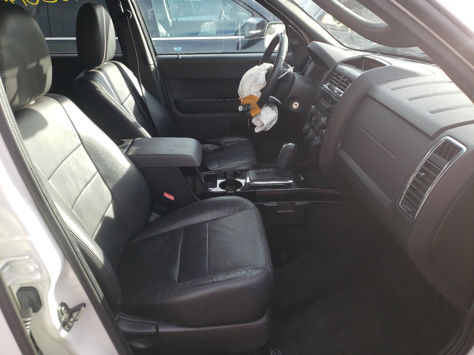 Photo 5 from auction – 2010 FORD ESCAPE LIM with VIN 1FMCU0EG0AKD18841