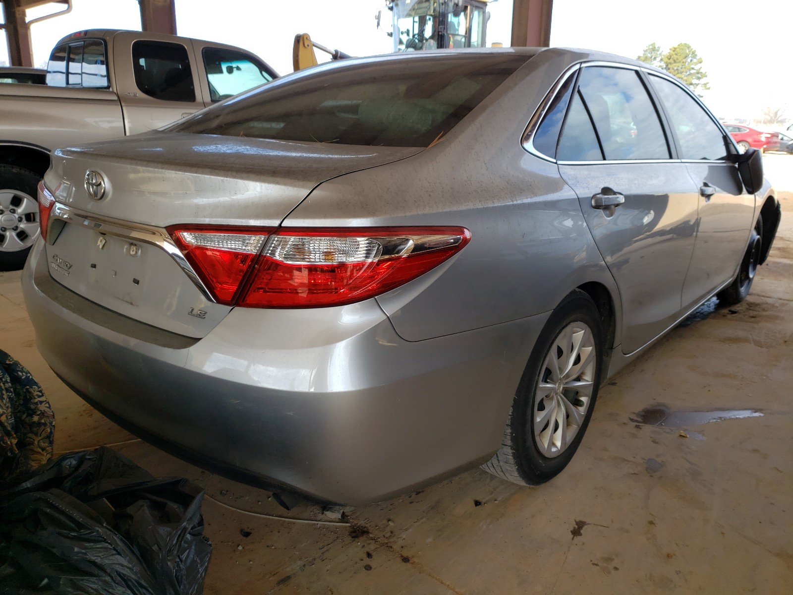 Photo 4 from auction – 2016 TOYOTA CAMRY LE with VIN 4T4BF1FKXGR560912
