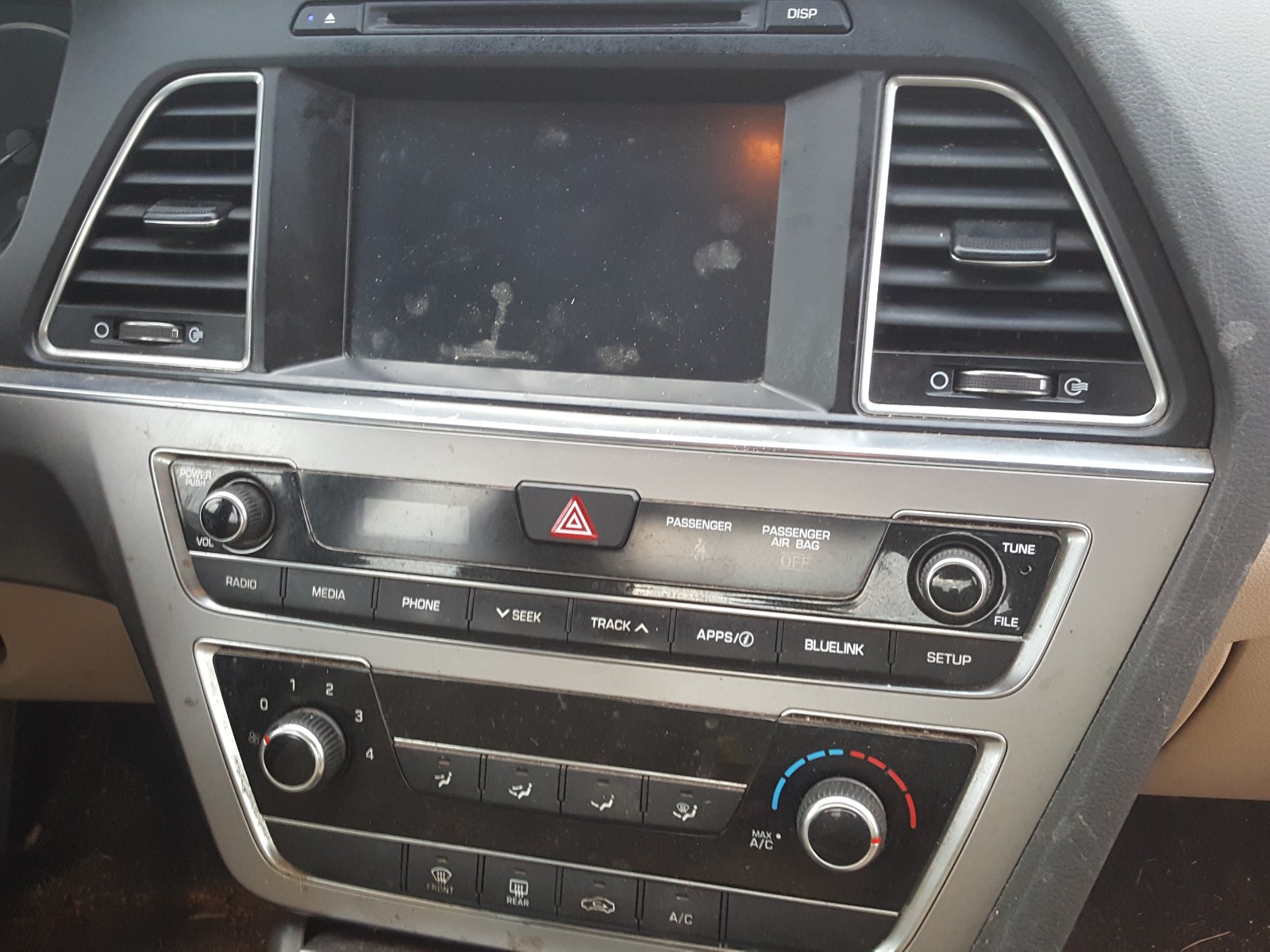Photo 9 from auction – 2016 HYUNDAI SONATA SE with VIN 5NPE24AF8GH295579